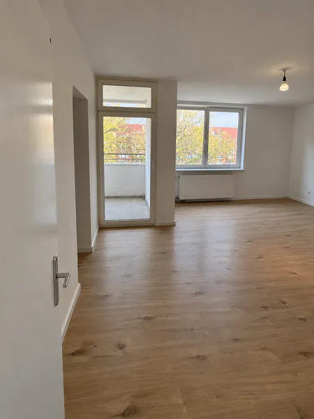 Modernisierte 1-Zimmer-Wohnung mit Schlafnische, Küche und Balkon — photo 1